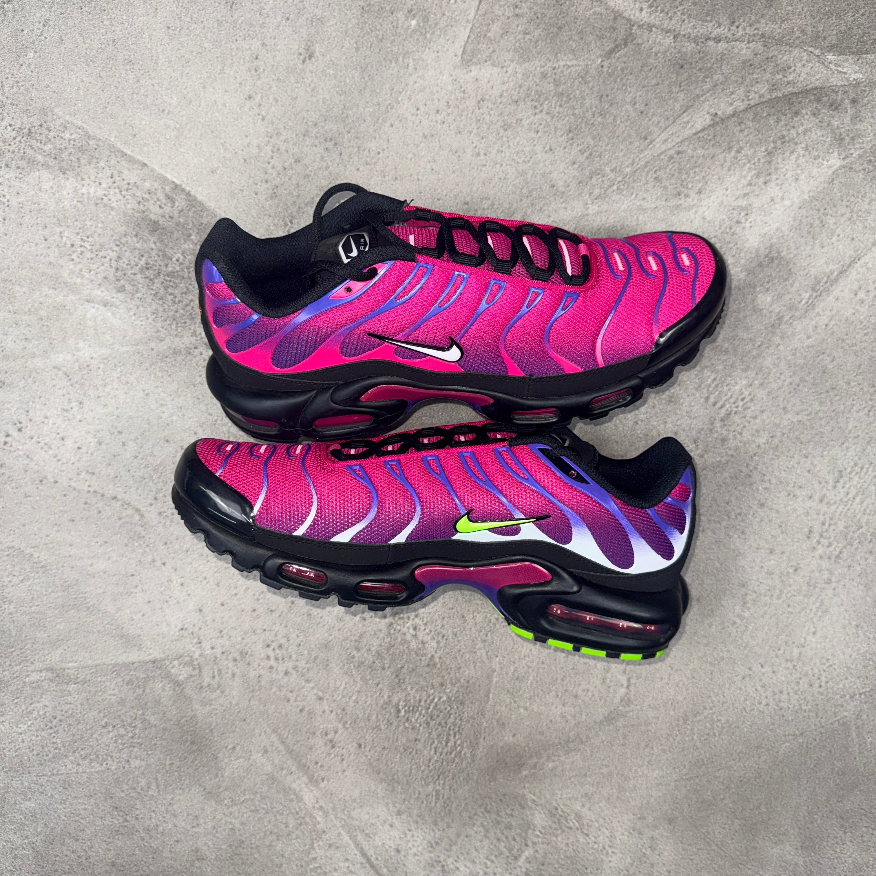 NIKE AIR MAX PLUS TN FIREBERRY – JBKDELUXE - Main Image