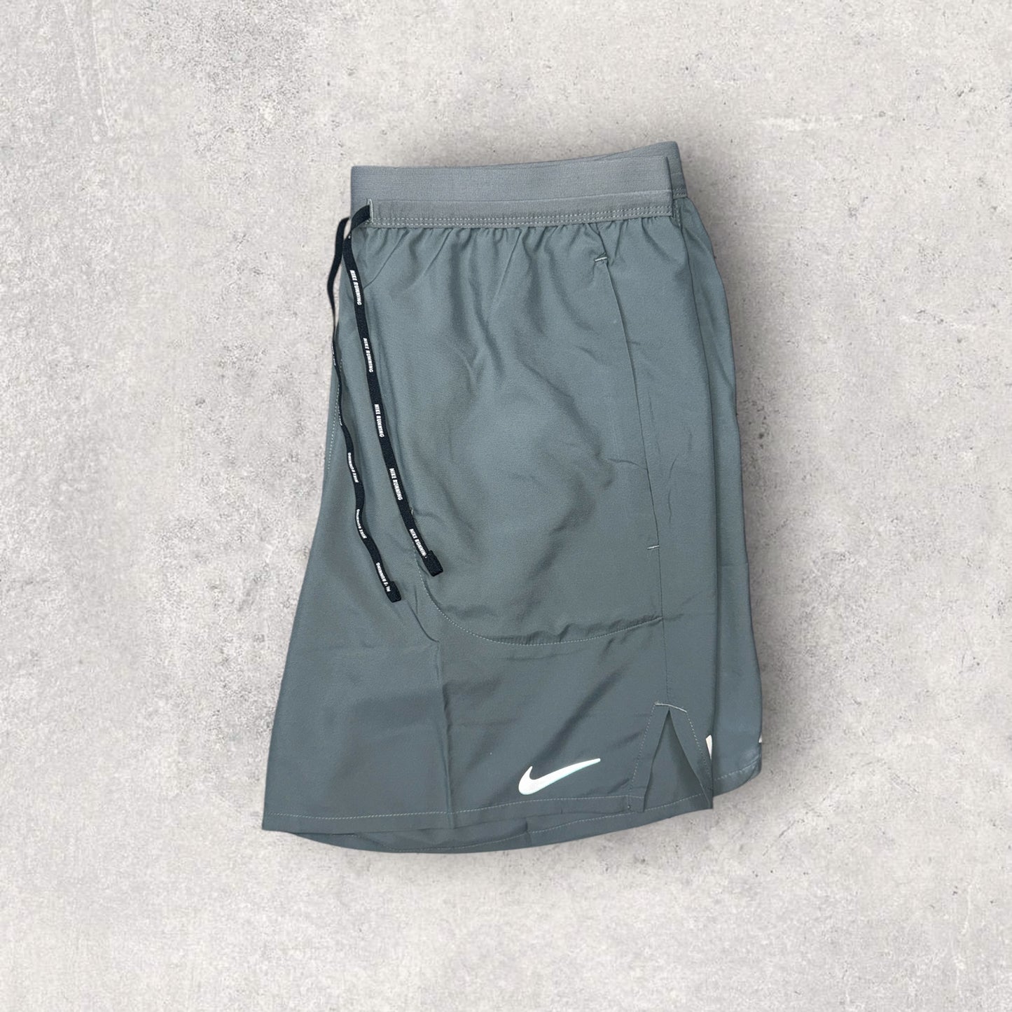 NIKE FLEX STRIDE SHORTS 7 - GREY