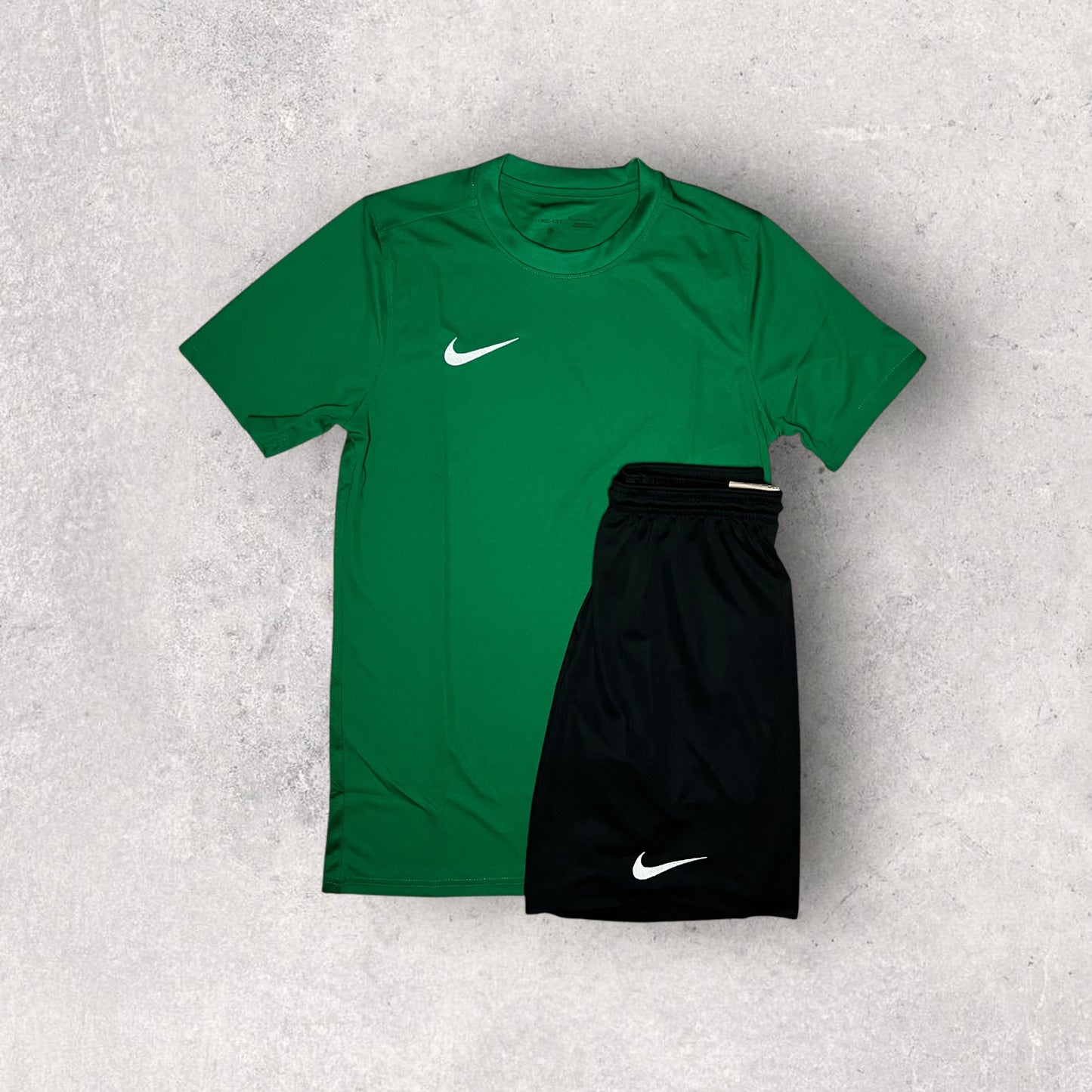 NIKE DRI-FIT SET - T-SHIRT & SHORTS - DARK GREEN/BLACK