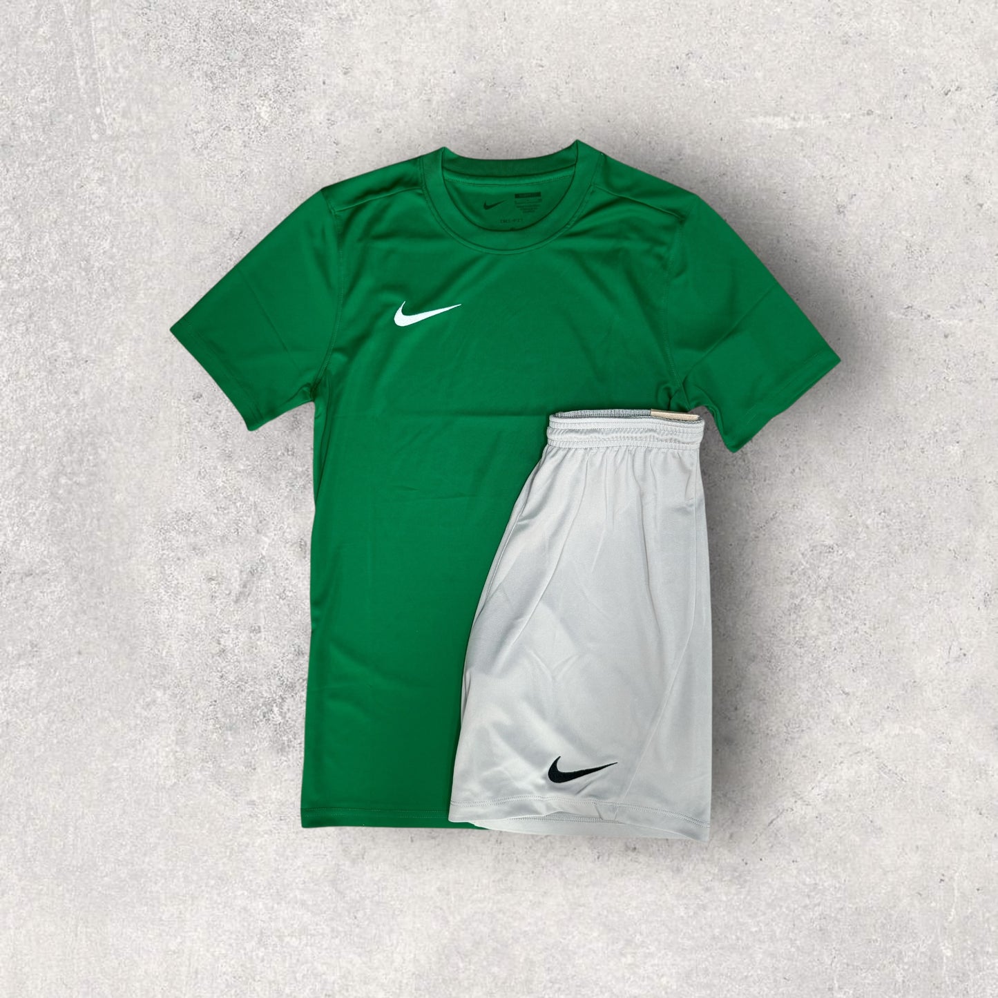 NIKE DRI-FIT SET - T-SHIRT & SHORTS - DARK GREEN/GREY