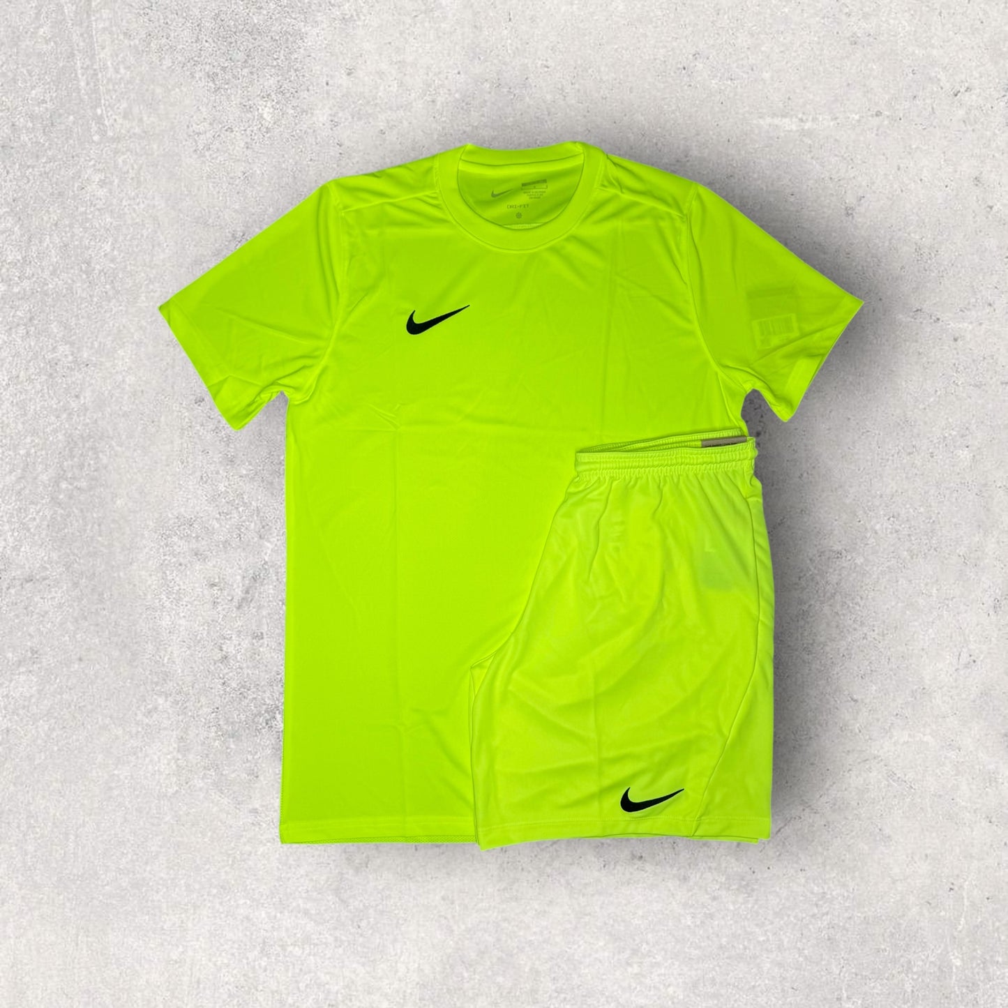 NIKE DRI-FIT SET - T-SHIRT & SHORTS - VOLT