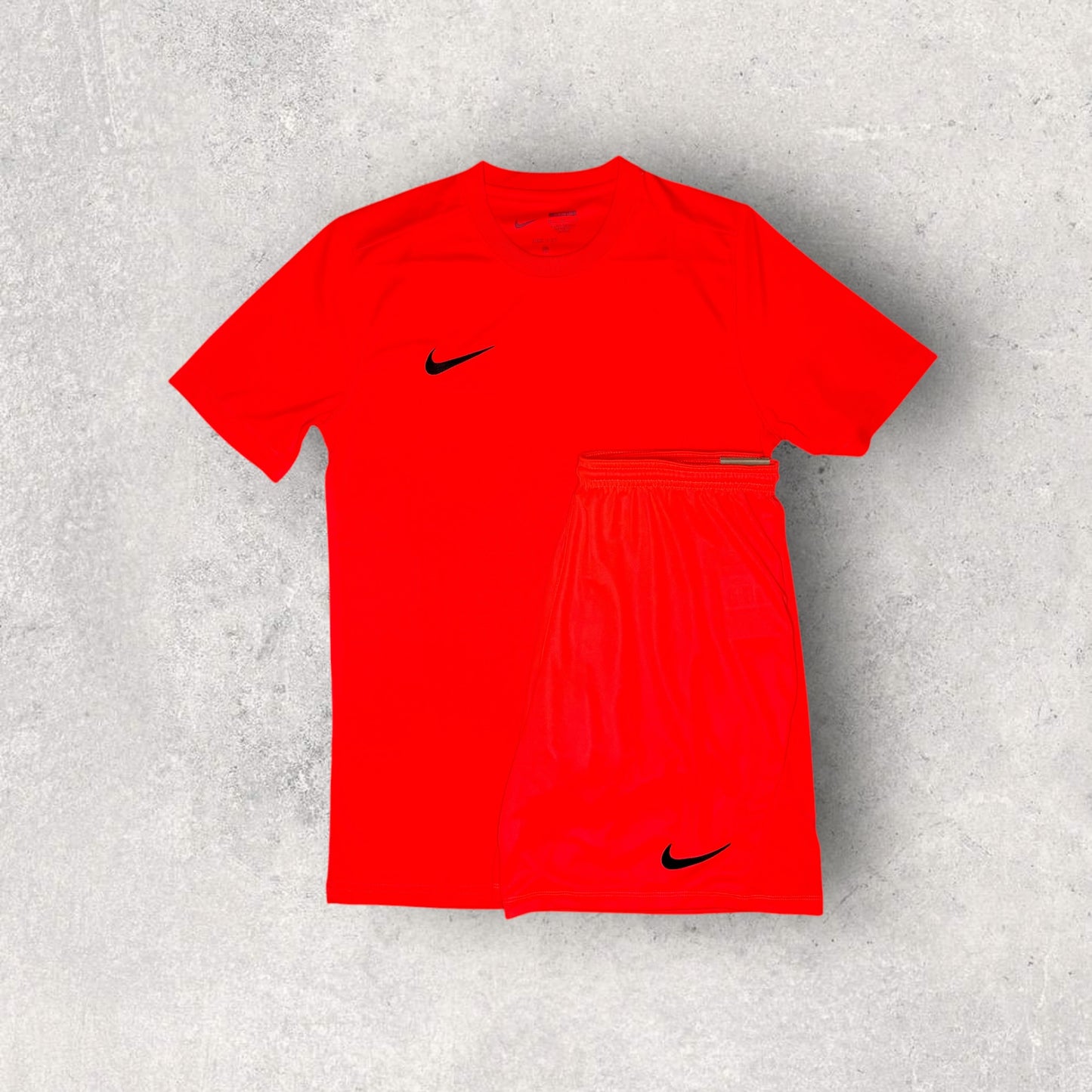 NIKE DRI-FIT SET - T-SHIRT & SHORTS - CRIMSON