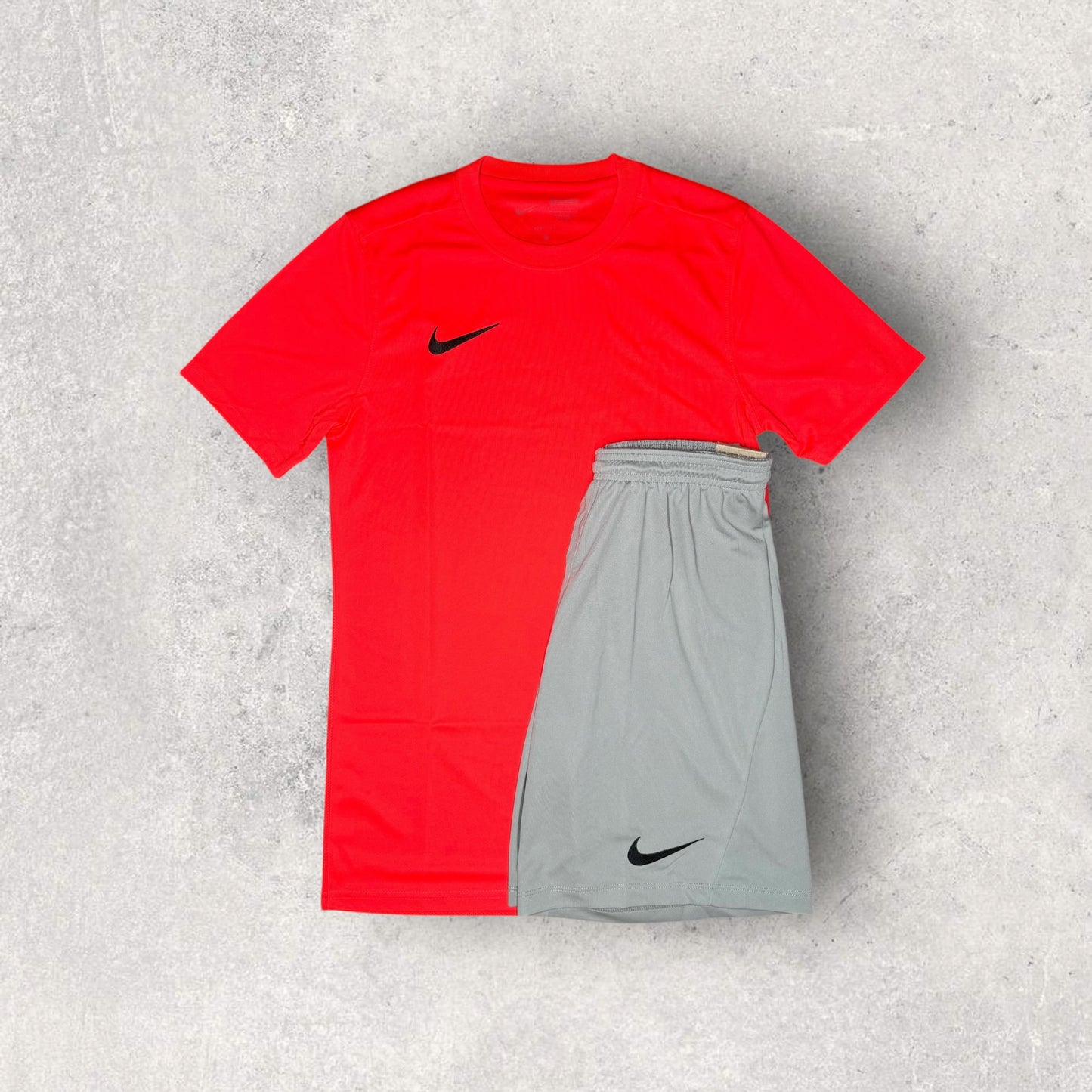 NIKE DRI-FIT SET - T-SHIRT & SHORTS - CRIMSON/GREY