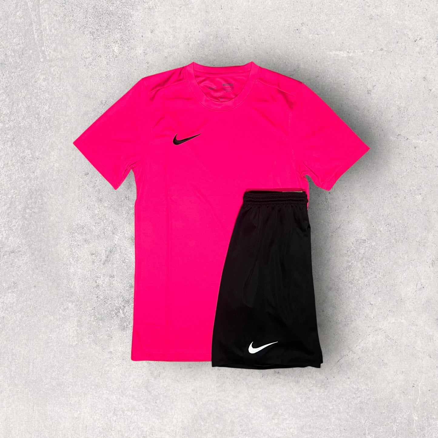 NIKE DRI-FIT SET - T-SHIRT & SHORTS - PINK/BLACK