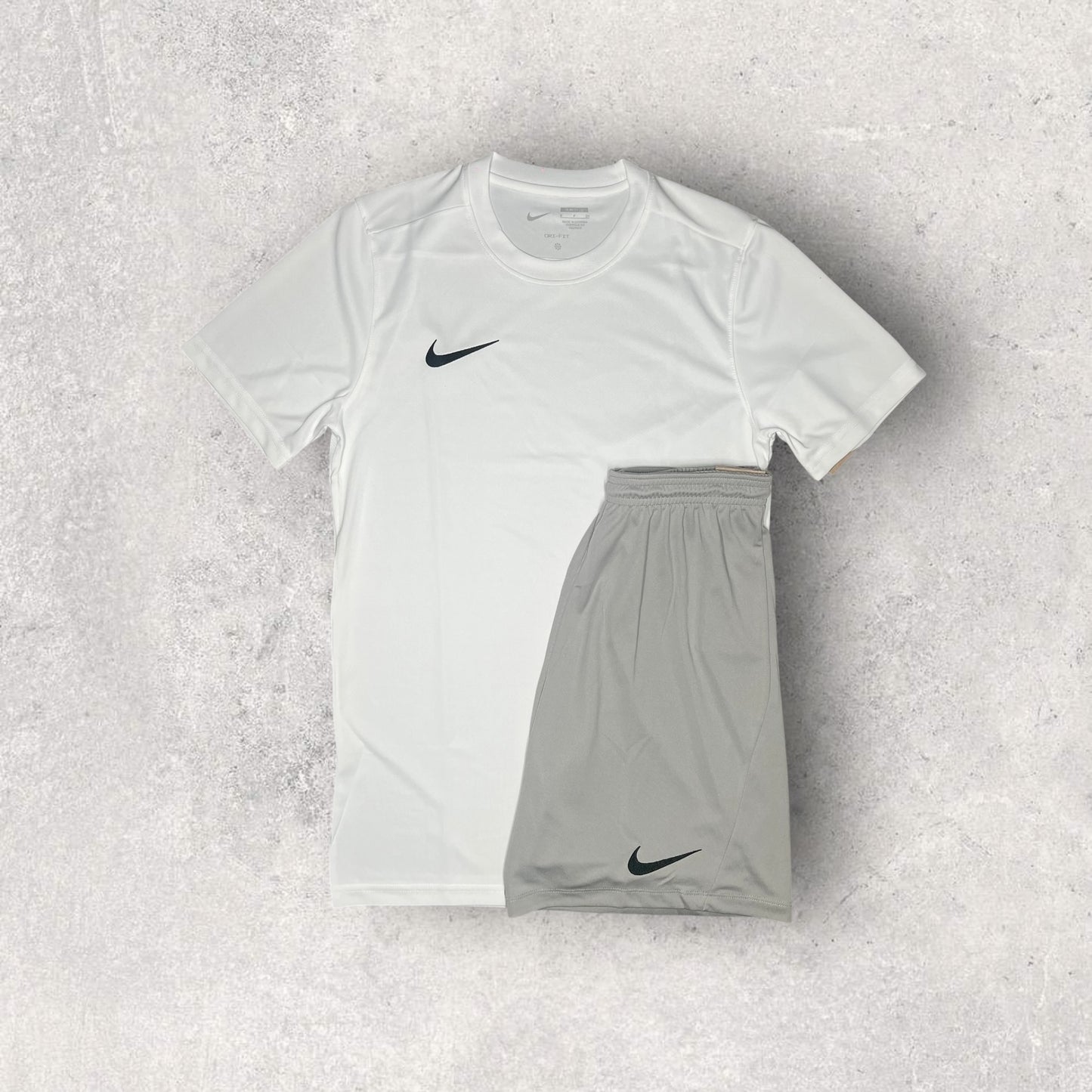NIKE DRI-FIT SET - T-SHIRT & SHORTS - WHITE/GREY
