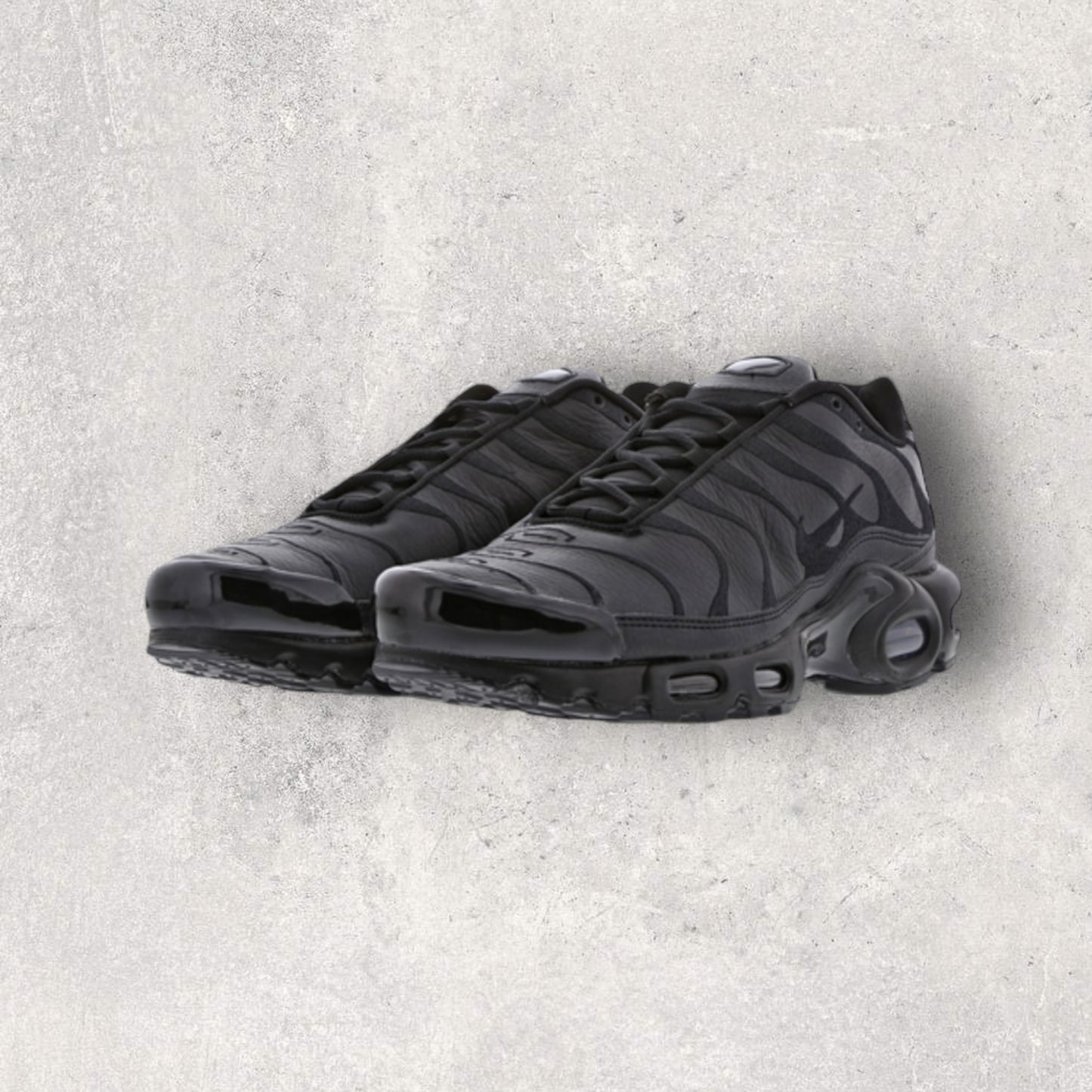 NIKE AIR MAX PLUS TN - BLACK LEATHER