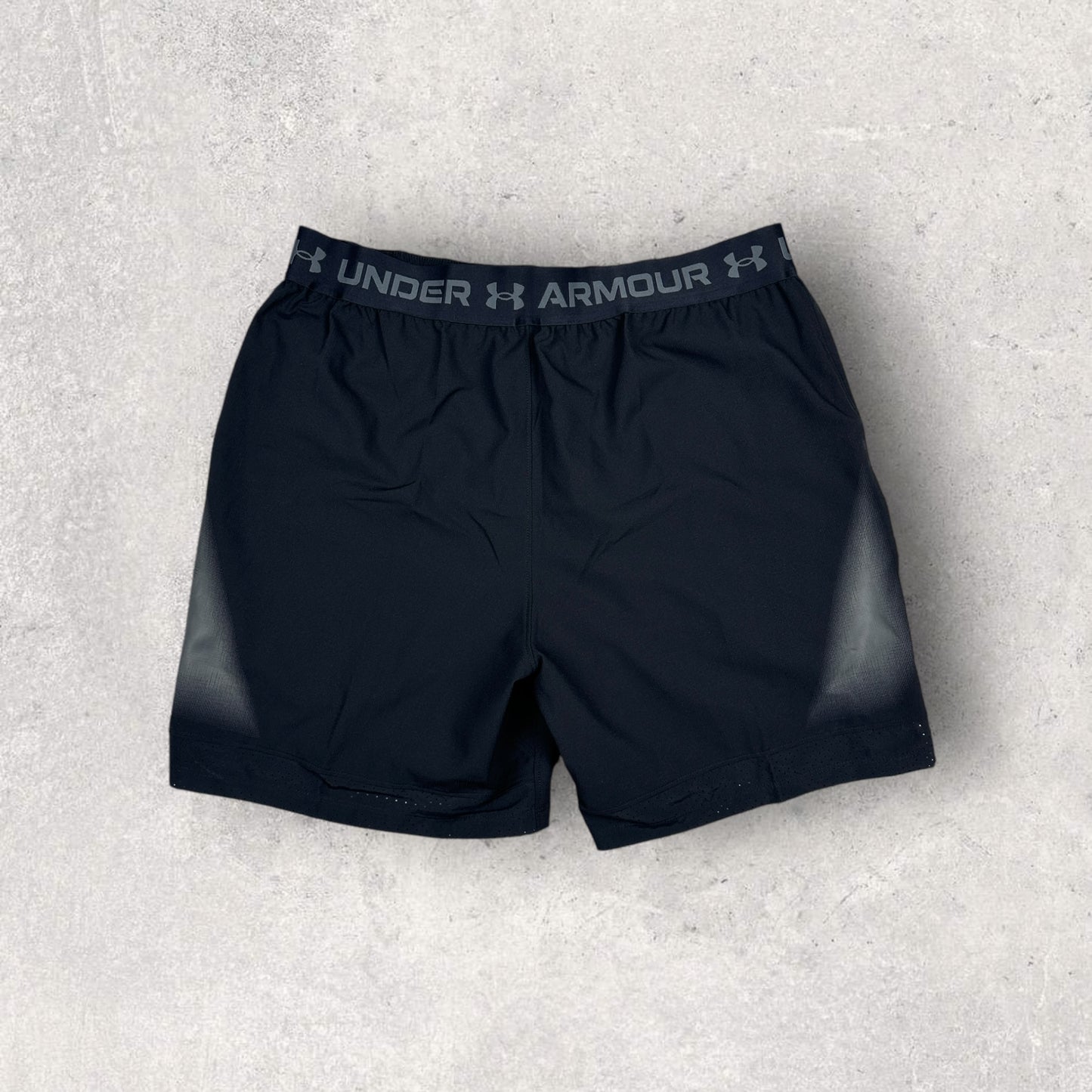 UNDER ARMOUR VANISH 6 INCH SHORT - BLACK