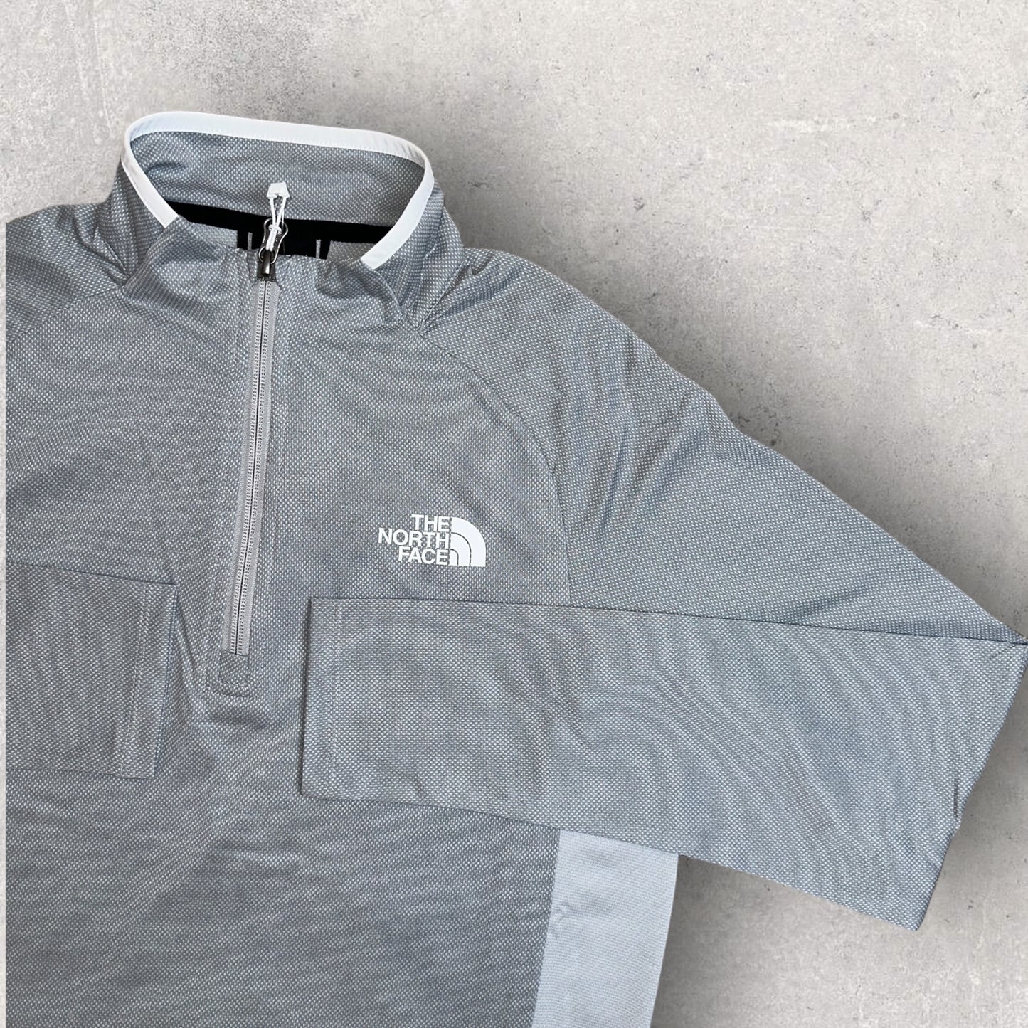 NORTH FACE PERFORMANCE 1/4 ZIP - GREY
