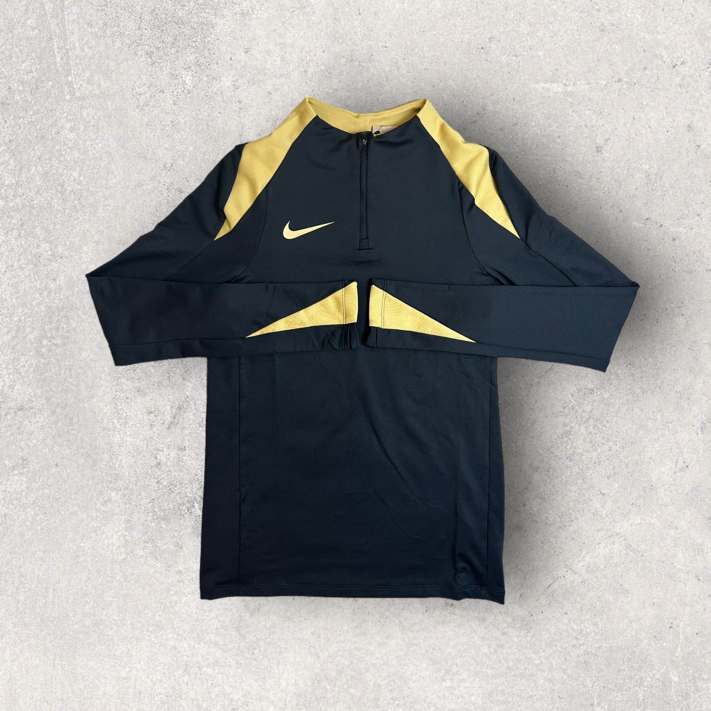 NIKE STRIKE 1/4 ZIP/SHORT SET - BLACK/GOLD