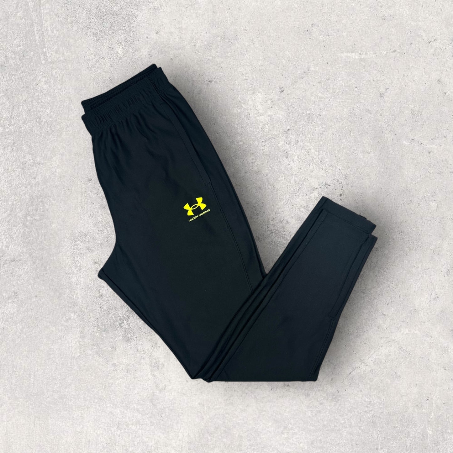 UNDER ARMOUR TRACKSUIT - BLACK/VOLT