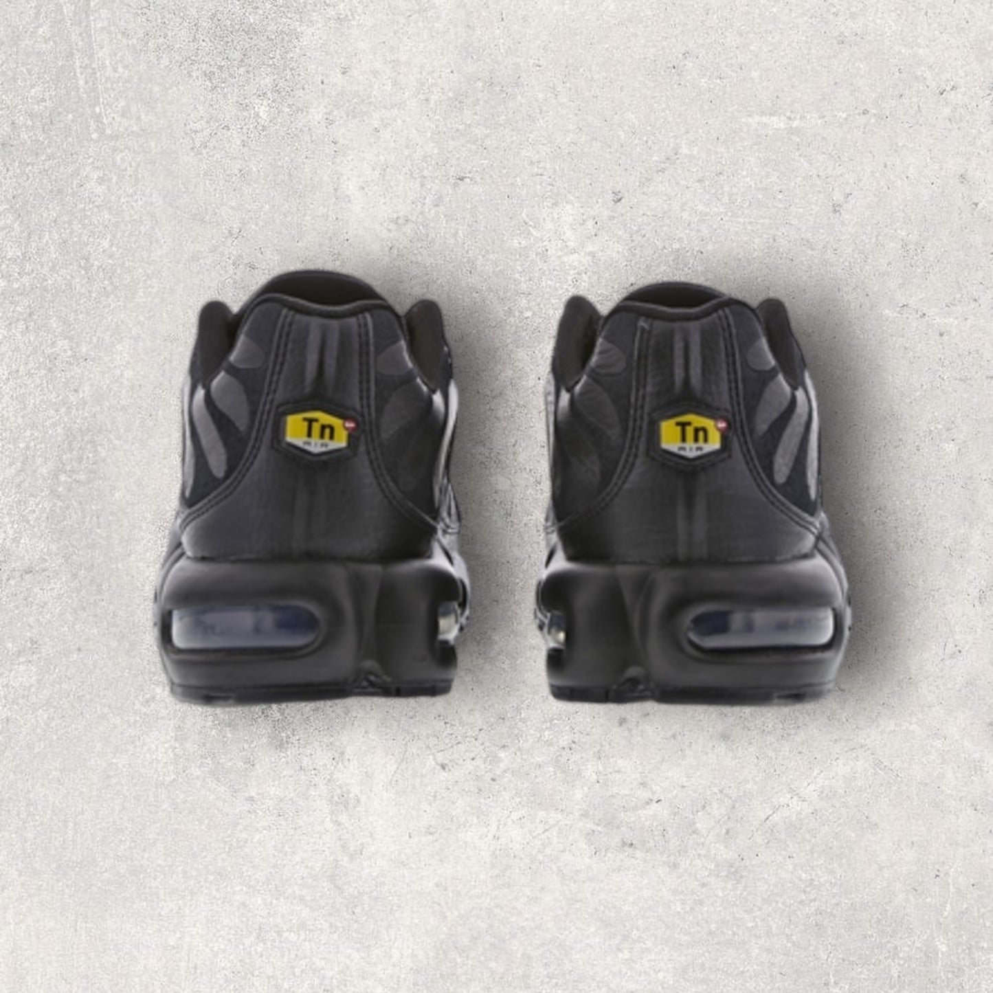 NIKE AIR MAX PLUS TN - BLACK LEATHER