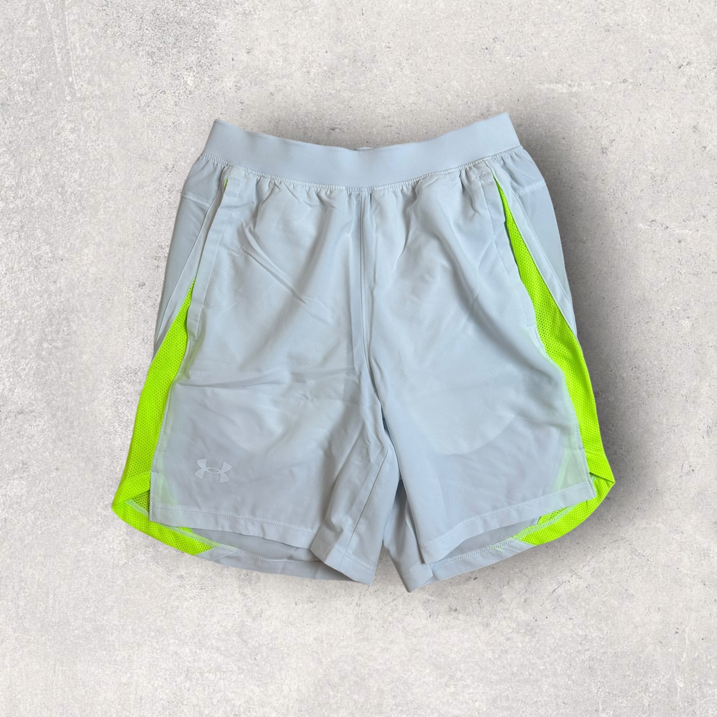 UNDER ARMOUR LAUNCH 7’ SHORT - WHITE/GREY/NEON