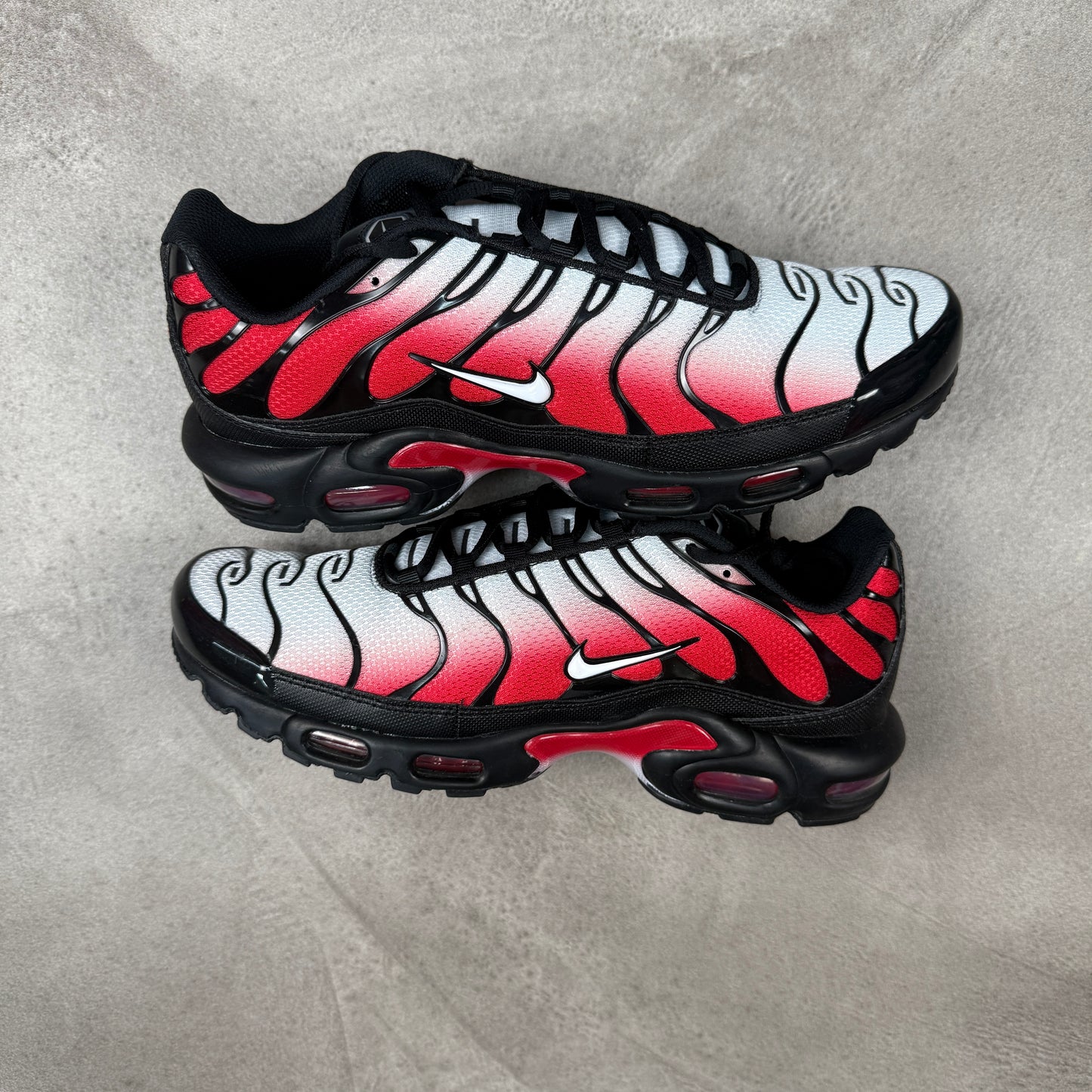 NIKE AIR MAX PLUS TN - FIERY RED