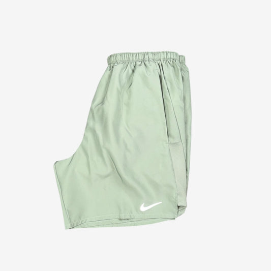 NIKE DRI-FIT CHALLENGER SHORTS 7 - JADE HORIZON GREEN