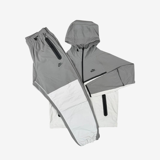 NIKE TECH WOVEN OVERSIZED TRACKSUIT - LIGHT IRON/BLACK