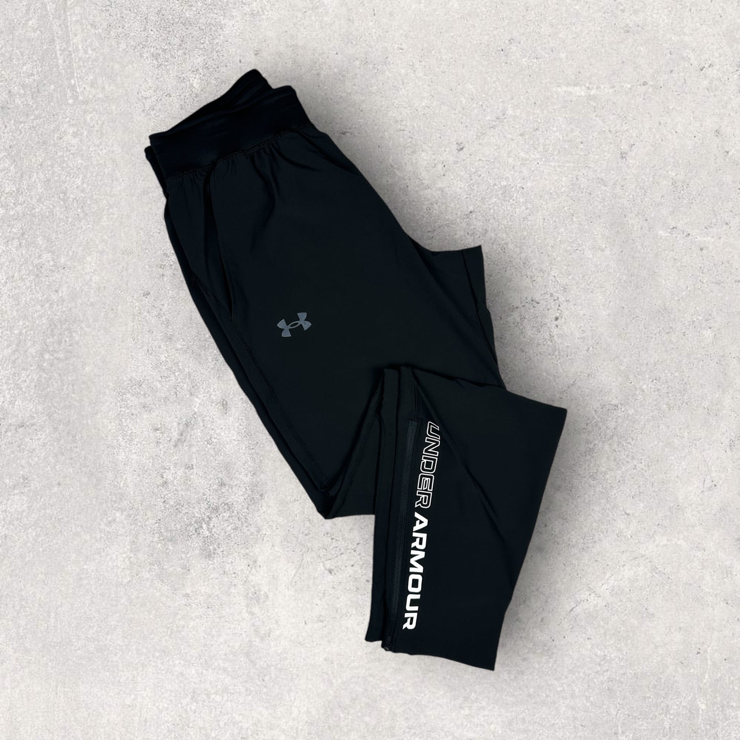 UNDER ARMOUR LAUNCH PANTS - BLACK