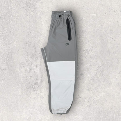 NIKE TECH WOVEN OVERSIZED TRACKSUIT - LIGHT IRON/BLACK