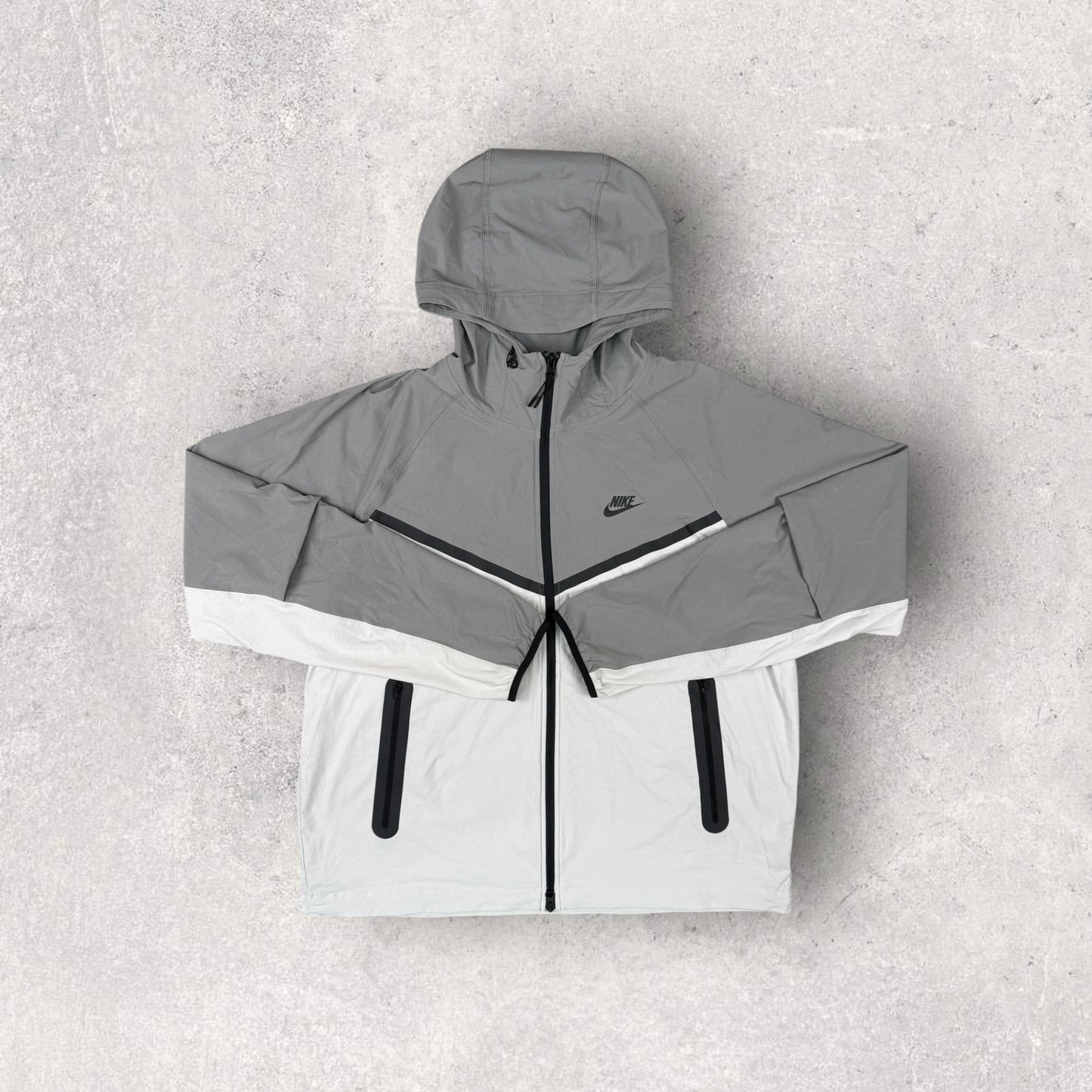 NIKE TECH WOVEN OVERSIZED TRACKSUIT - LIGHT IRON/BLACK