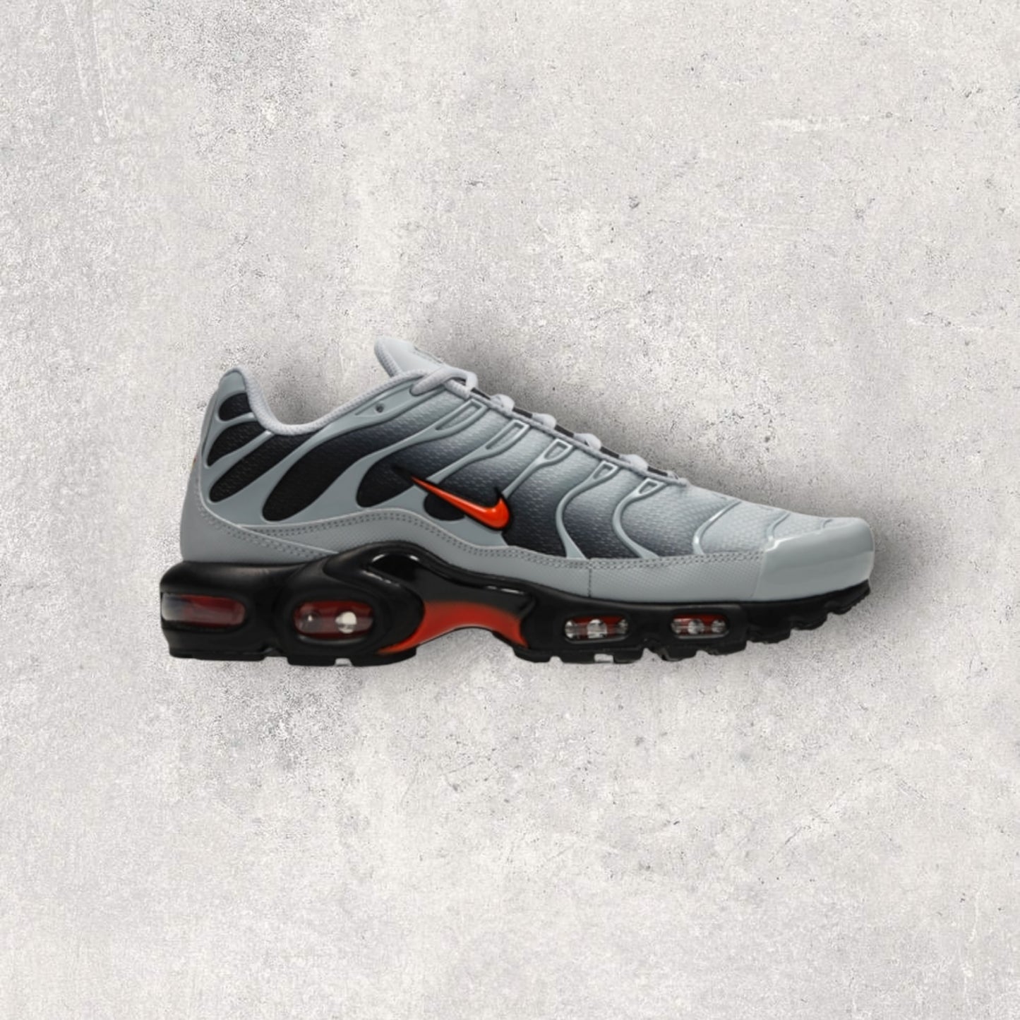 NIKE AIR MAX PLUS TN - WOLF GREY/PICANTE RED/BLACK