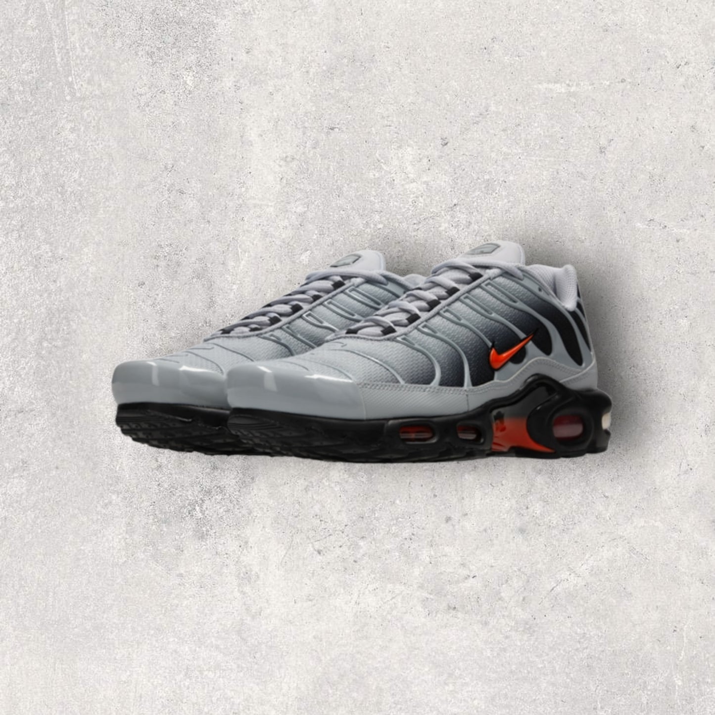 NIKE AIR MAX PLUS TN - WOLF GREY/PICANTE RED/BLACK