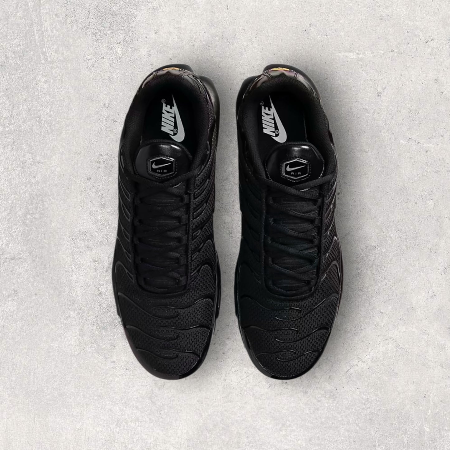 NIKE AIR MAX PLUS TN - BLACK