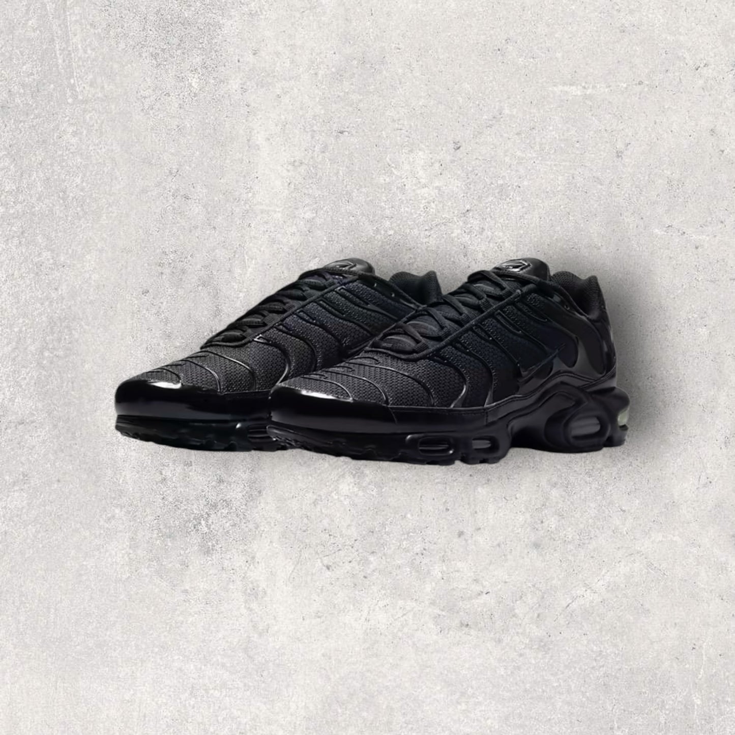 NIKE AIR MAX PLUS TN - BLACK