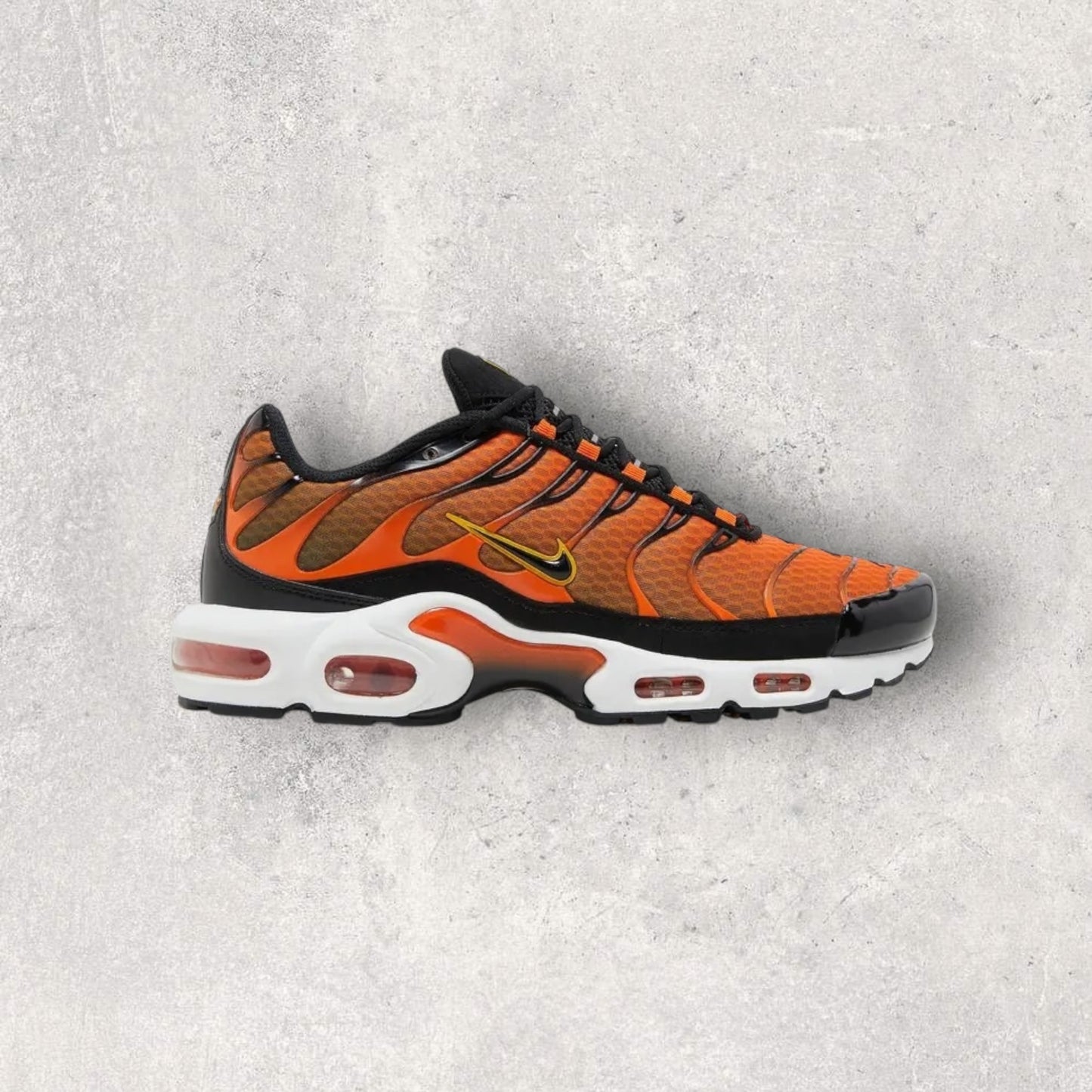 NIKE AIR MAX PLUS - SAFETY ORANGE