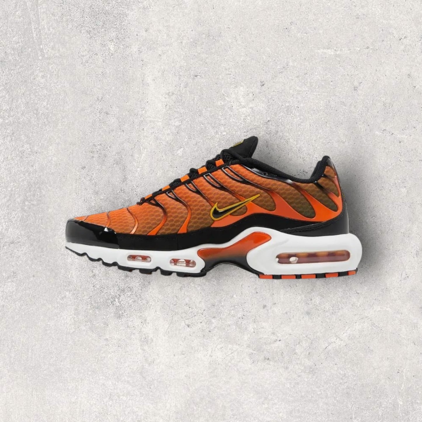 NIKE AIR MAX PLUS - SAFETY ORANGE