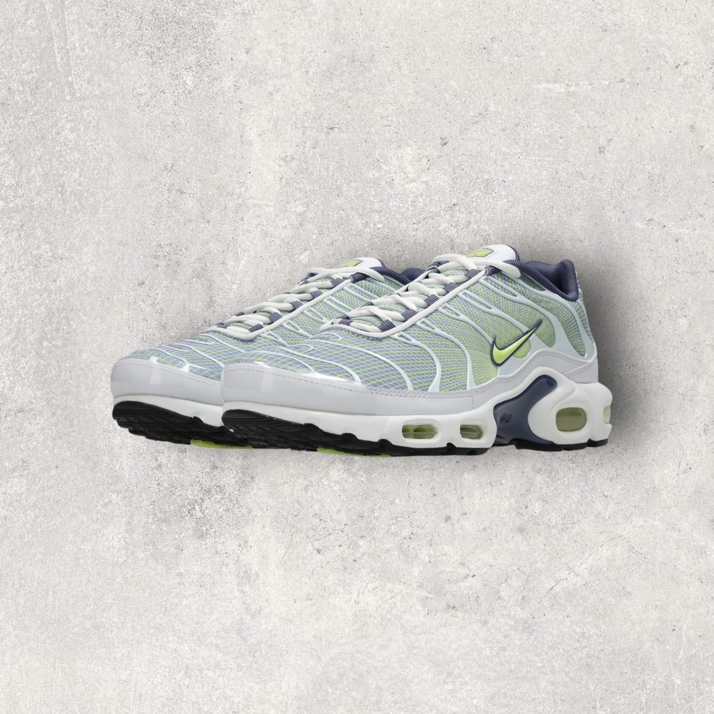 NIKE AIR MAX PLUS TN - PEPPLE GREY/LIME STEEL