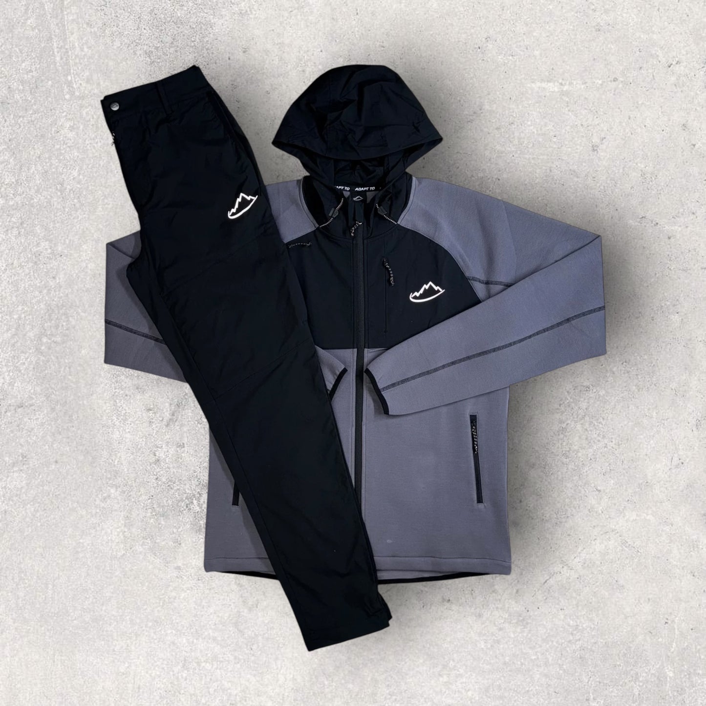 ADAPT TO EXPEDITION CARGO TRACKSUIT - BLACK/GREY